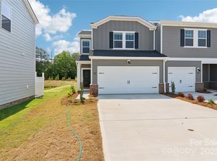 8040 Hidden Springs Trl, Charlotte, NC 28216