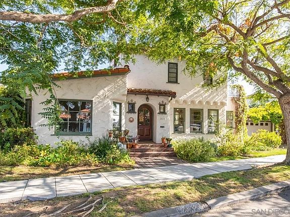 3rd image of 2521 Collier Ave