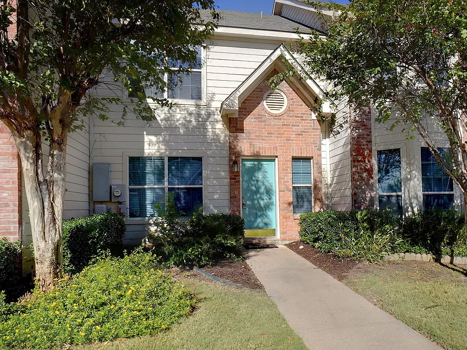 5816 Giddyup Ln
