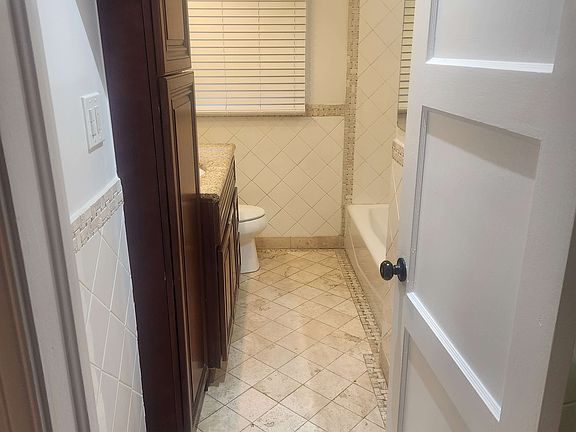 5th image of 6461 Darwell Ave