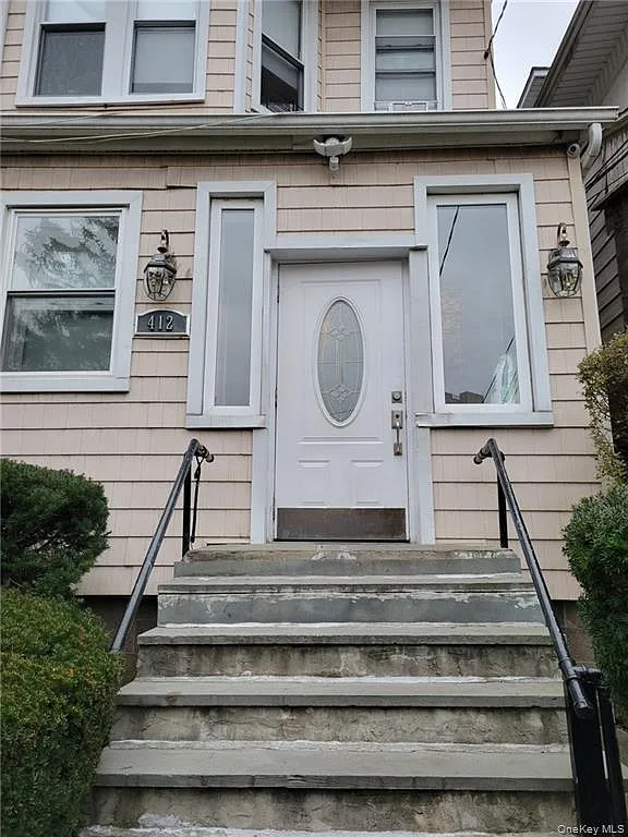 2 bed, 7405 sqft, $2,500 — Photo 1