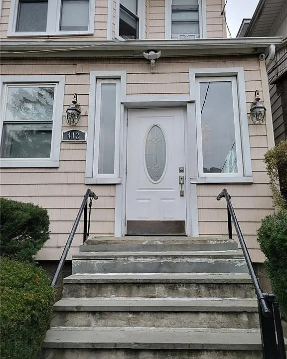 412 Warburton Ave #3