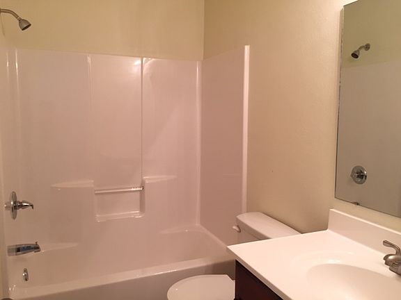 4th image of 200 E Crosby St