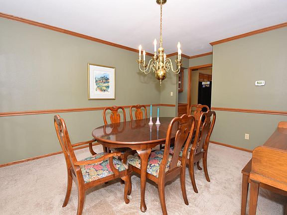 4th image of W68N462 Evergreen Blvd