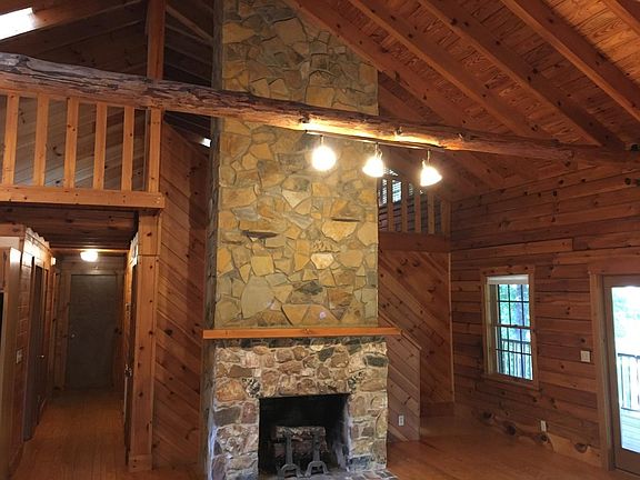 5th image of 180 Pine Haven Ln