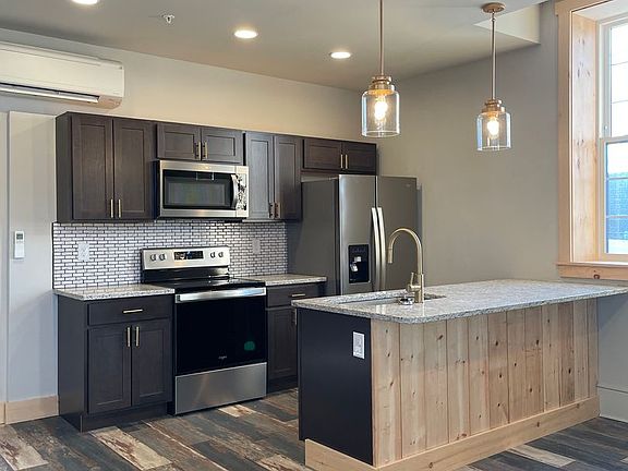 5th image of 84 E Main St #201