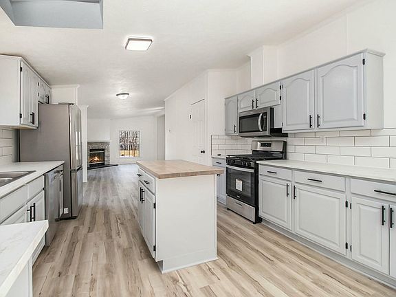 3rd image of 40740 24th Ave