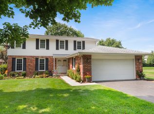7704 Queens Ct, Downers Grove, IL 60516