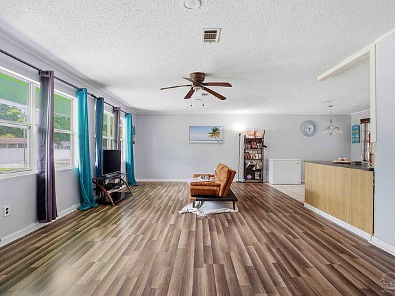 5th image of 2623 Green Bay Ave