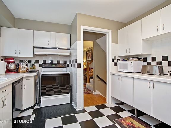3rd image of 604 E Rockwell St