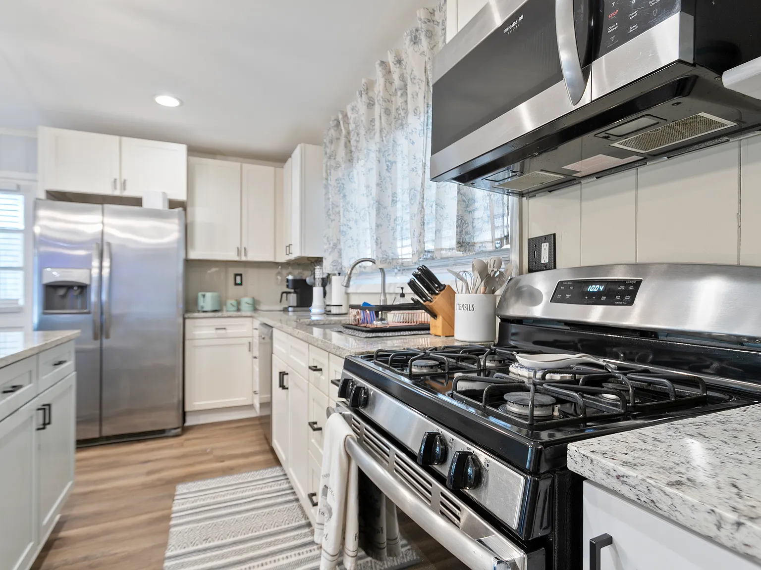 3 bed, 1638 sqft, $2,850 — Photo 2