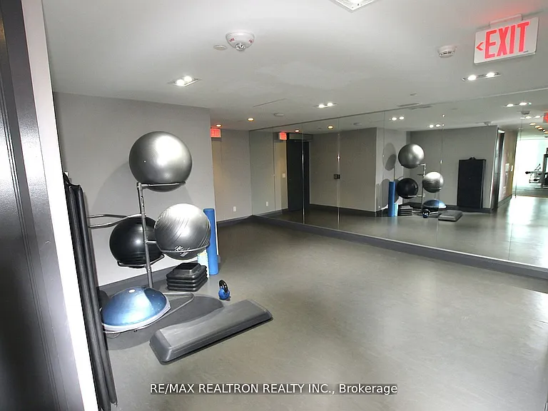 224 King St W #2901 — Photo 20