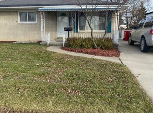 27760 Woodmont St, Roseville, MI 48066