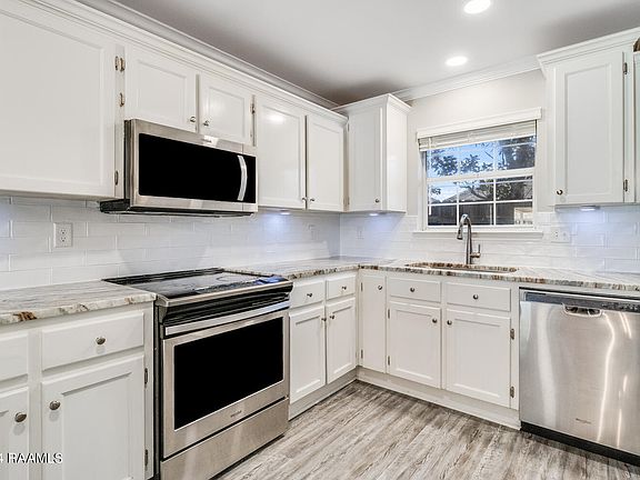 5th image of 207 Greenwich Pl