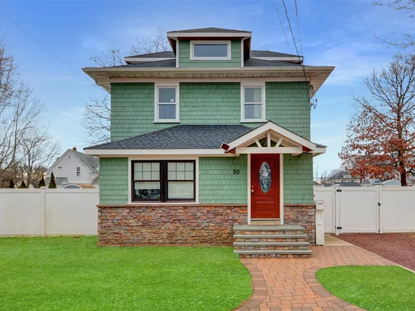 30 Redmond Avenue, Bay Shore, NY 11706