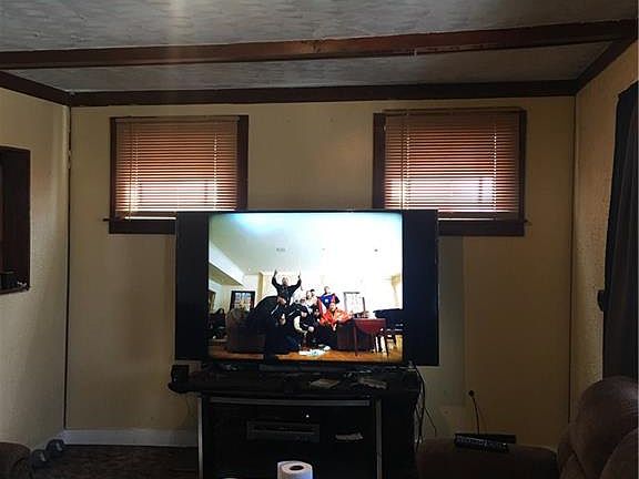 3rd image of 191 Clarence Ave