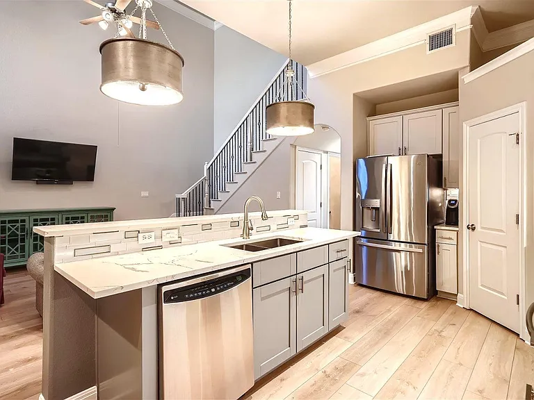 216 Sunrise Ridge Cv — Photo 3