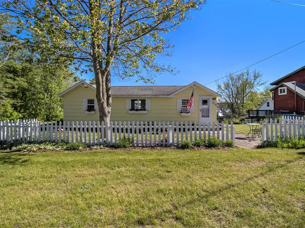 259 5th St, Pentwater, MI 49449
