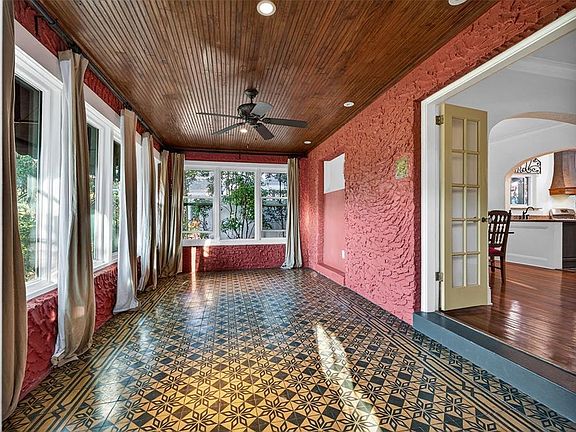4th image of 745 16TH AVENUE NE