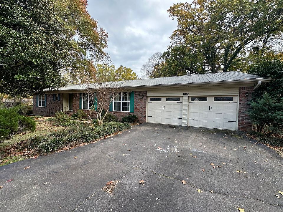 1st image of 809 Knights Ct