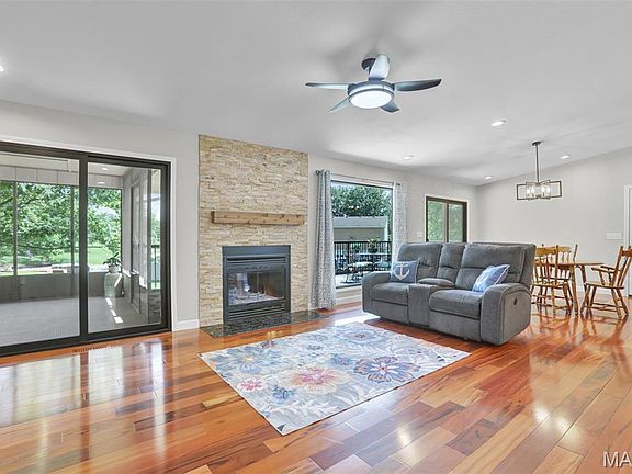 3rd image of 685 Monaco Dr