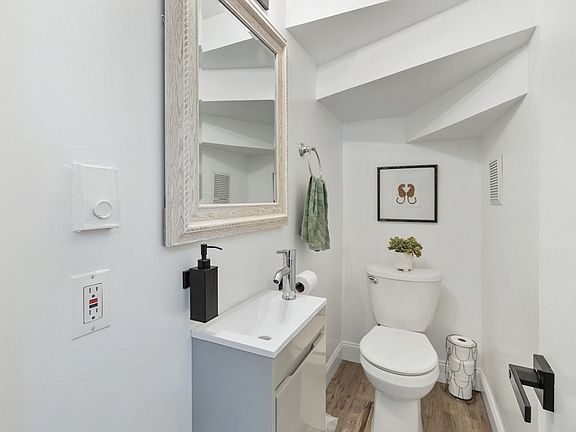 5th image of 28 Powderhouse Ct Unit 28