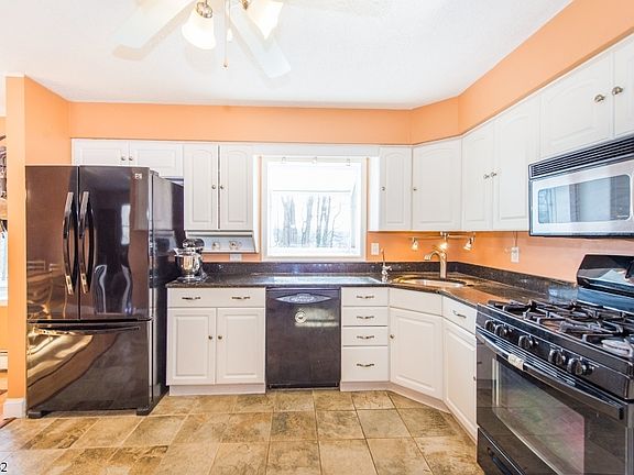 5th image of 42 Glencrest Dr