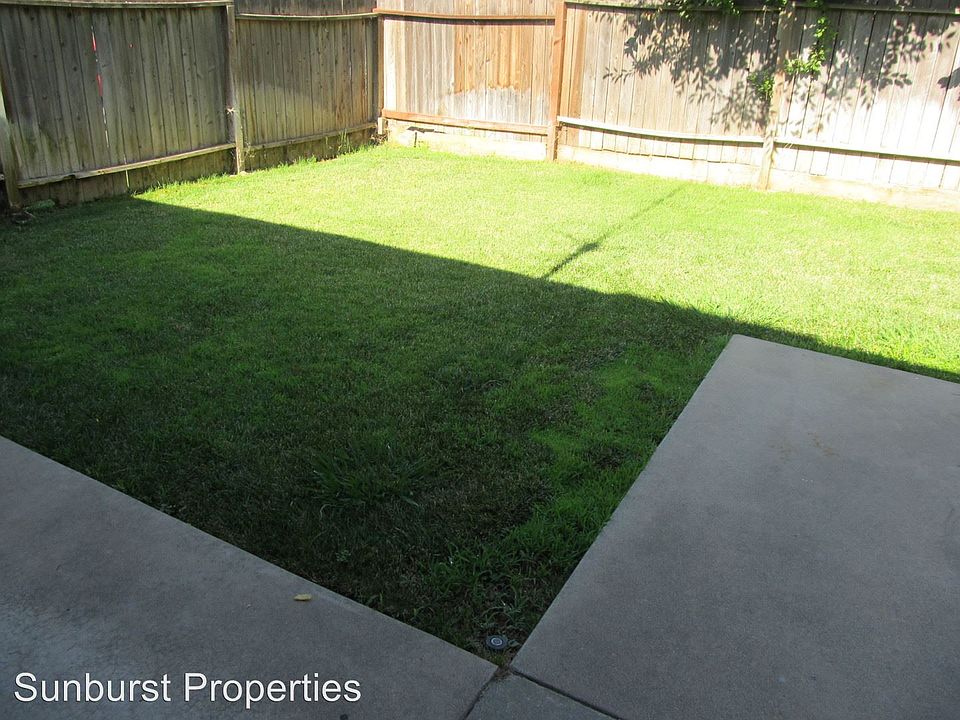 2nd image of 1301 Oak Terrace Ct