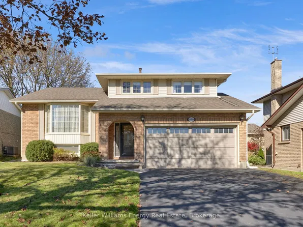830 Saint Anne Ct, Oshawa, ON L1J 7N1
