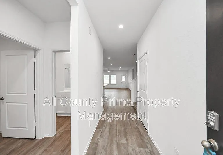 31303 Heddington Ln — Photo 21