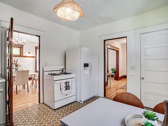 5th image of 2217 29th Ave S