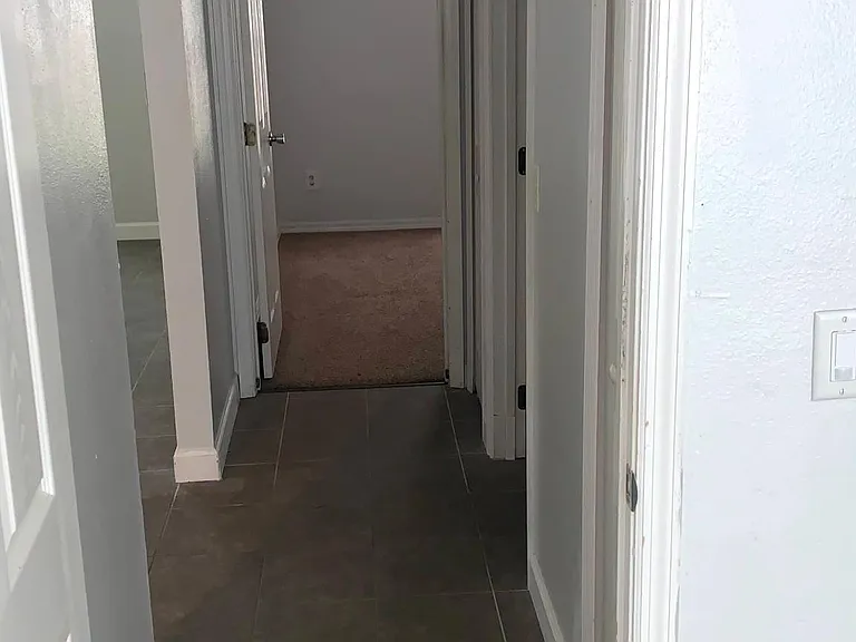 110 N Hawthorne Ave — Photo 19