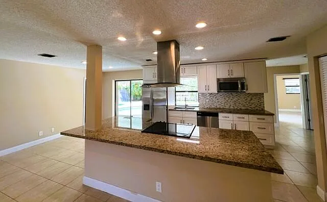 3 bed, 2.0 bath, 1473 sqft, $4,750 — Photo 3