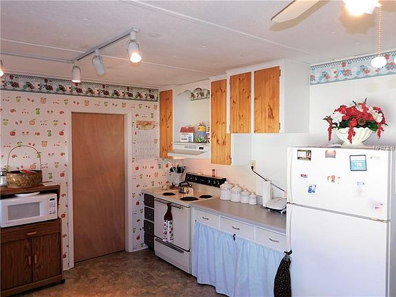 5th image of 37228 Eileen Ave