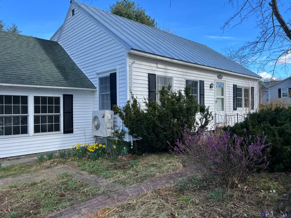 122 Davis Road, Farmington, ME 04938