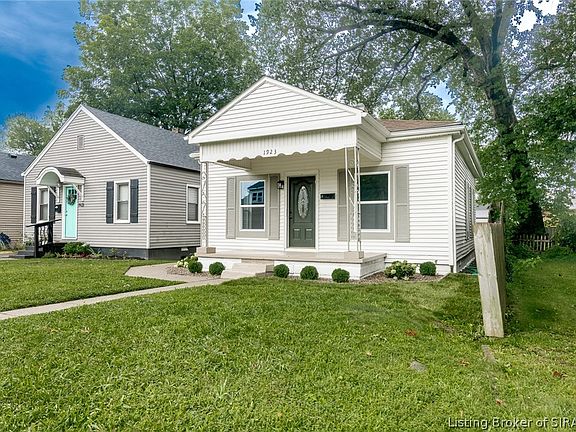 3rd image of 1923 Indiana Avenue