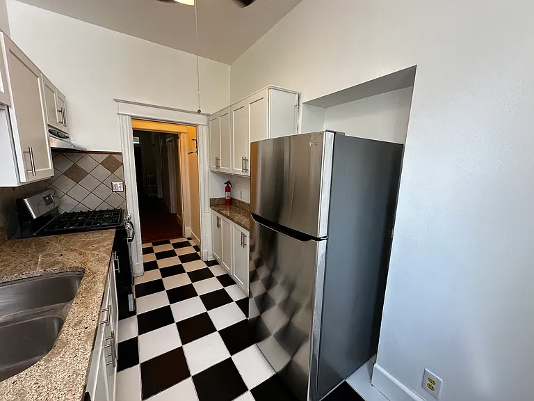 1223 F St NE — Photo 18