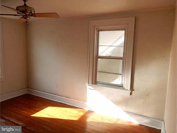 4th image of 416 Tyson Ave #1