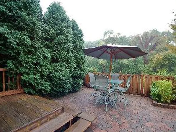 7 Peach Ct, Flemington, NJ 08822