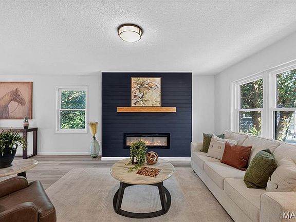 2nd image of 1704 Lewis Ln