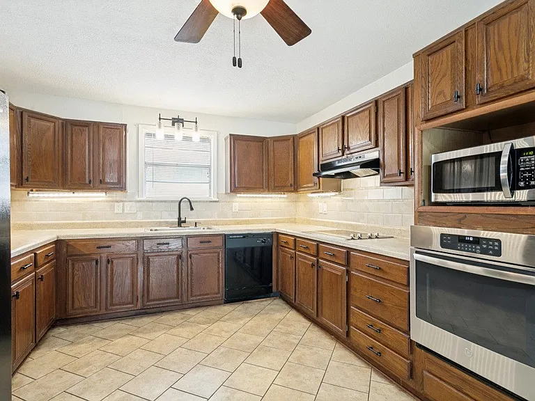 4407 Sun Vista Ln — Photo 10