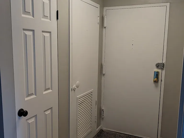 1403 Northgate Sq #32 — Photo 8