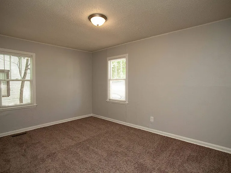 1411 S Jackson St — Photo 8
