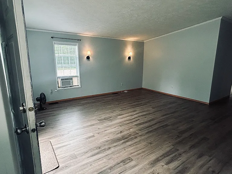 3688 Chester Rd — Photo 5