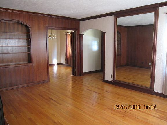 4th image of 1115 W Smith St
