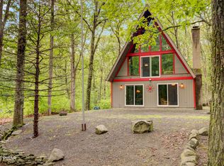 111 Blueridge Ln, Lords Valley, PA 18428