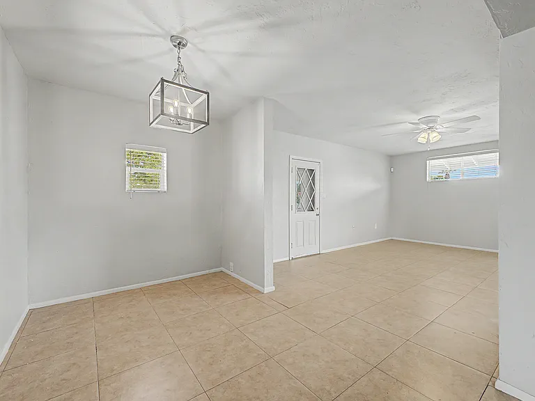 2514 E Campbell Ave — Photo 11