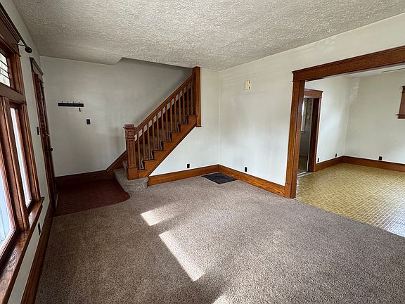 5th image of 218 South St