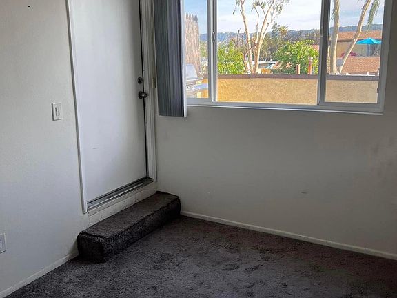 4th image of 18618 Collins St APT 215