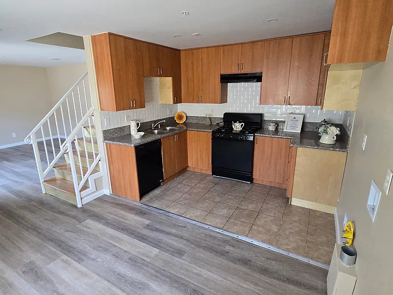 6924 Vesper Ave — Photo 1